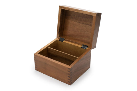Ironwood Gourmet lid slot keeps the top recipe card within easy reach.
