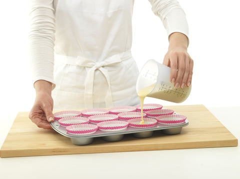iSi Basics measuring cup 2-cup with easy-read indicators to measure liquids accurately