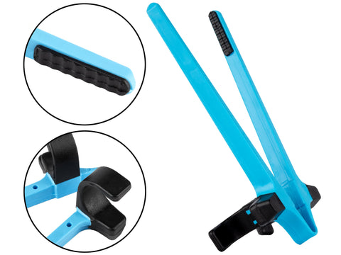 isnack Pro chip chopsticks used for mess-free gaming breaks
