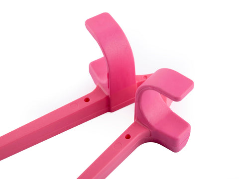 isnack snack tongs in use during a gaming session