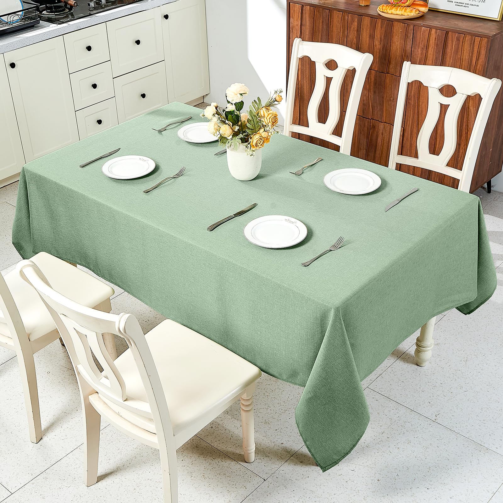 IVAPUPU stain-resistant polyester tablecloth balances practicality and style.