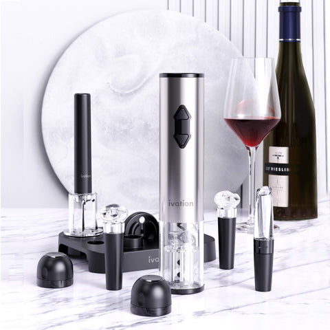 Ivation pourer with aerator pours smoothly, enhancing aroma