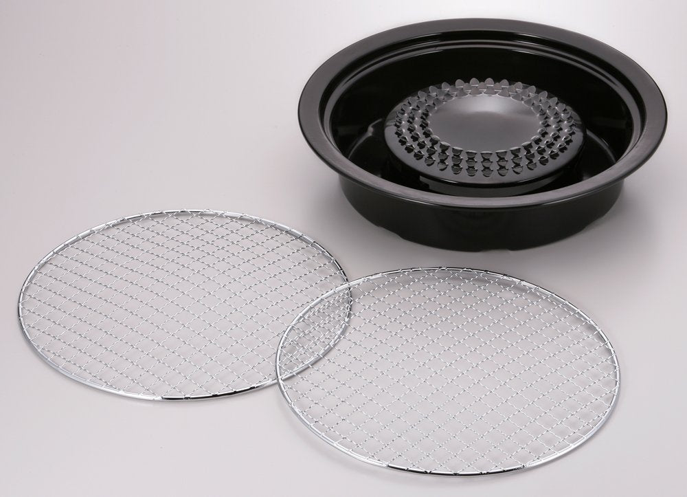Iwatani built-in water tray supports simultaneous grilling and steaming.