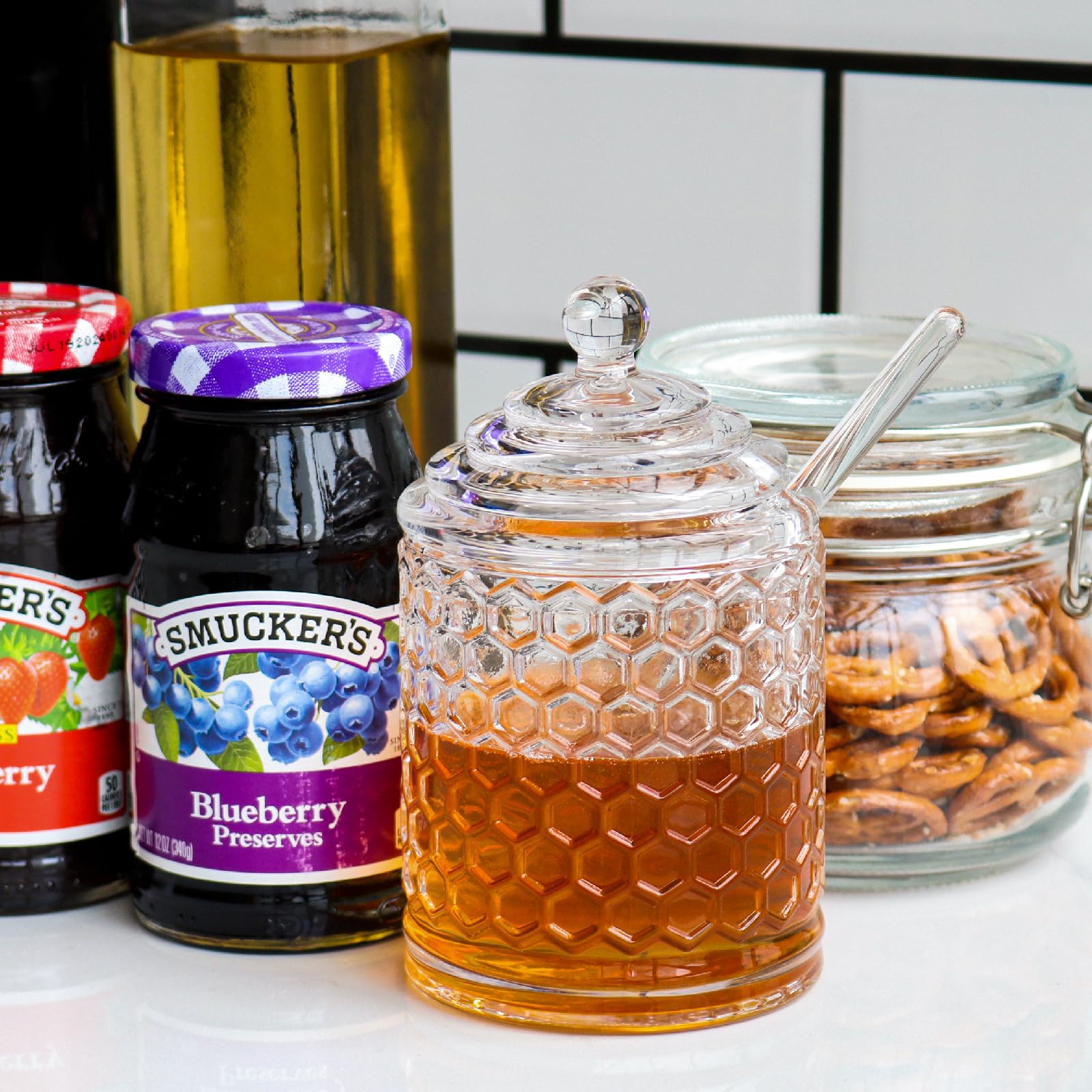 Iyulania honey dipper included for easy swirling and pouring