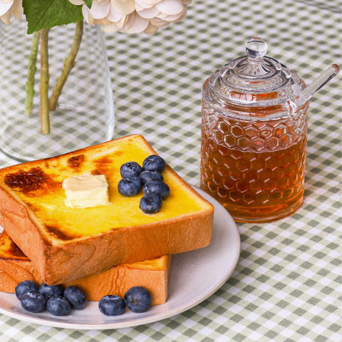 Iyulania honeycomb design jar adds decorative touch