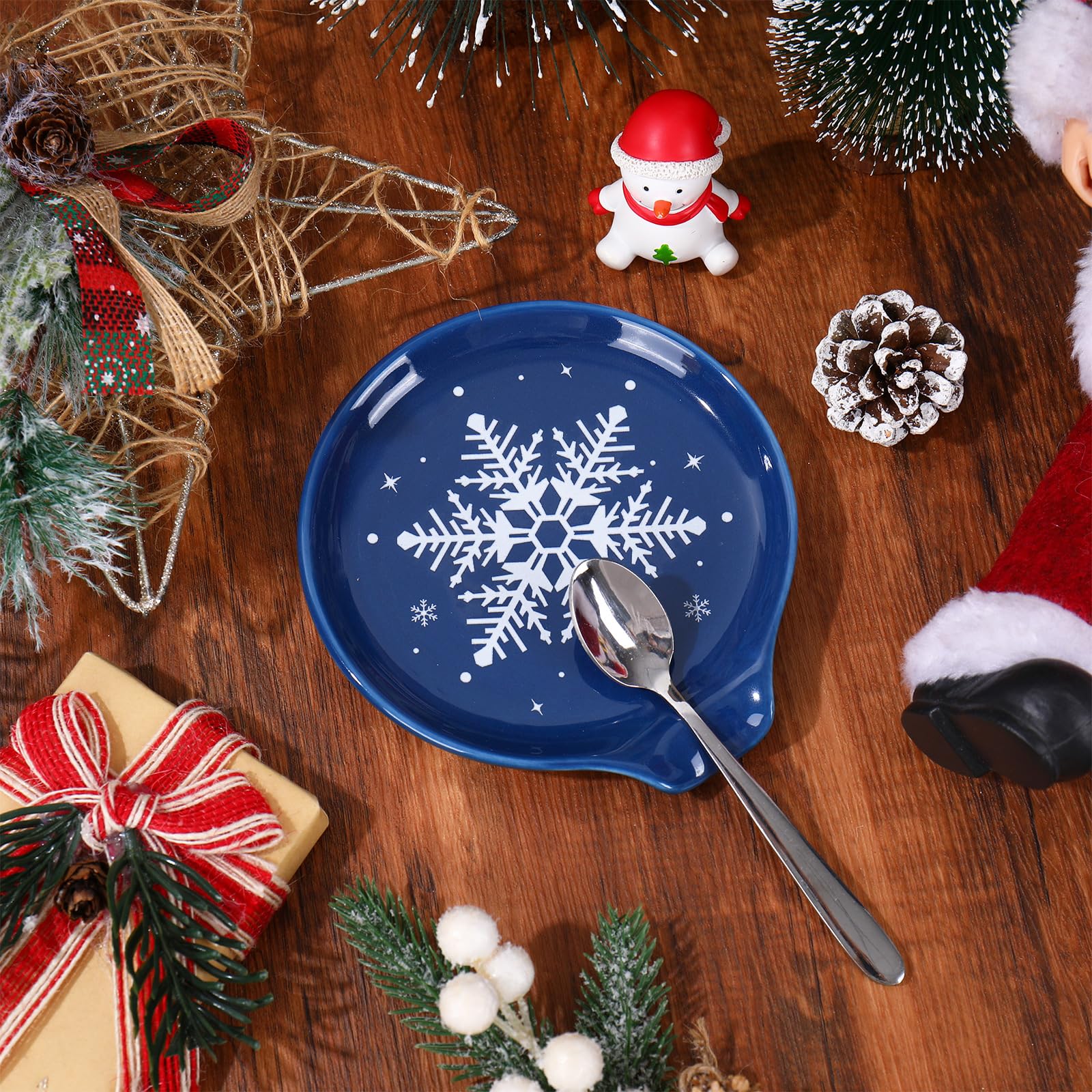 JarThenaAMCS blue-white snowflake spoon rest protects surfaces during use.