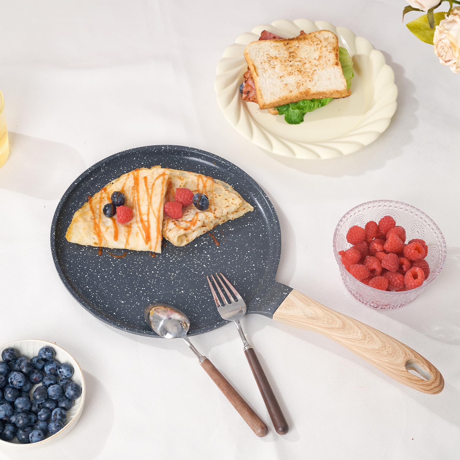 JEETEE easy-clean nonstick surface cleans quickly after cooking