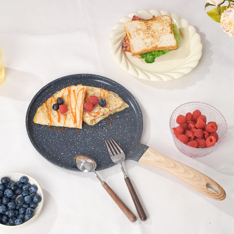 JEETEE easy-clean nonstick surface cleans quickly after cooking