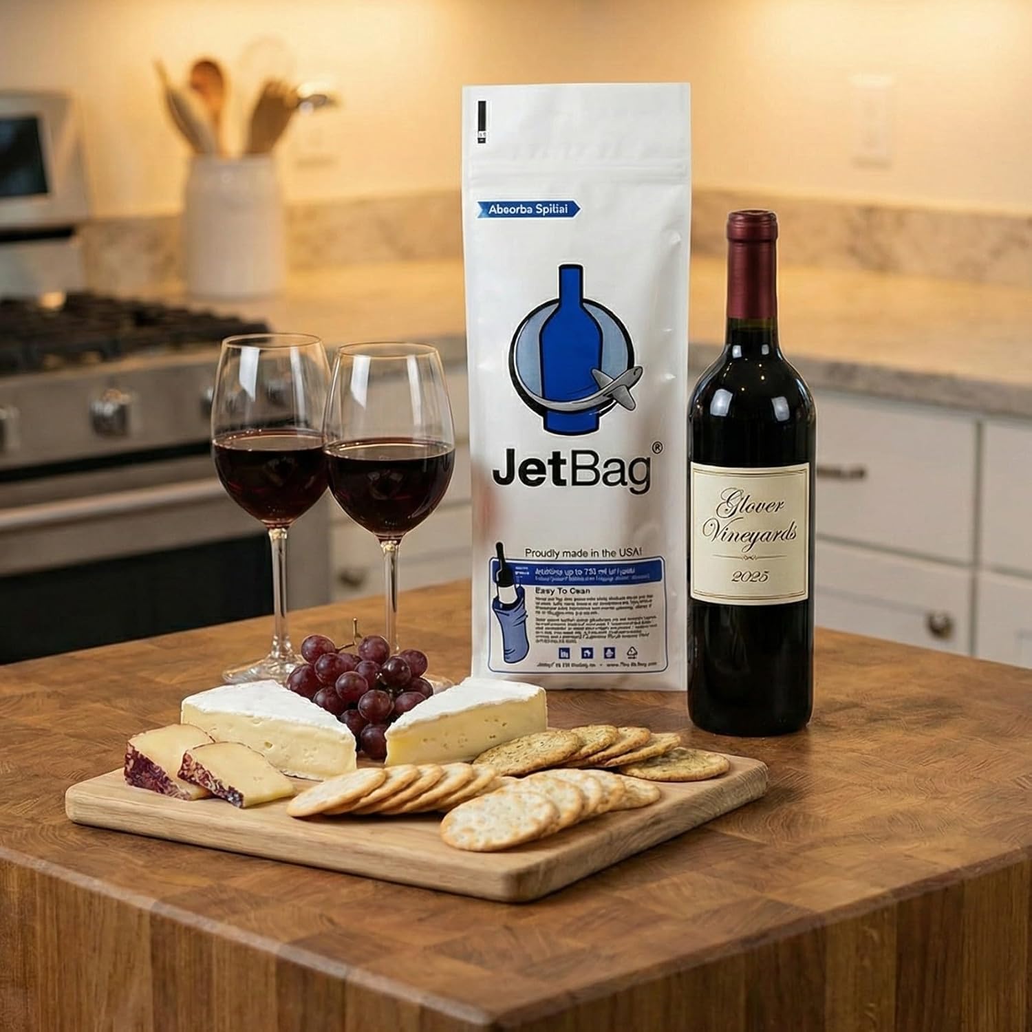 JetBag Bold sealed top closure demonstrates containment of liquids during travel.
