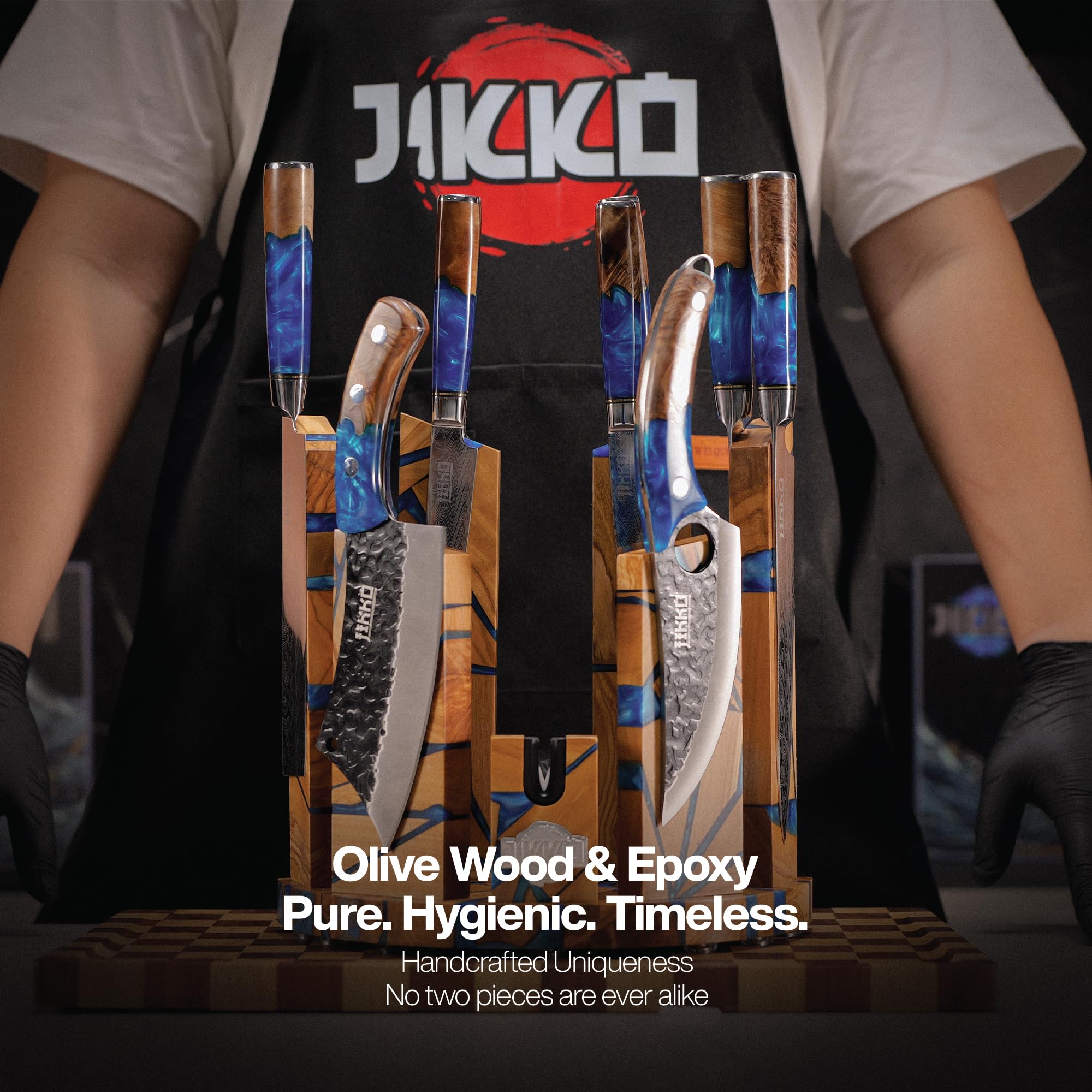 Jikko Eternal Wave slicing-cleaver for smooth, even portions.