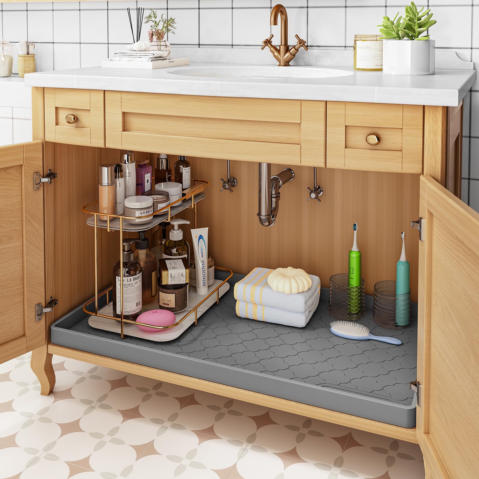 Jin&Bao drip tray prevents leaks and protects floors from spills.