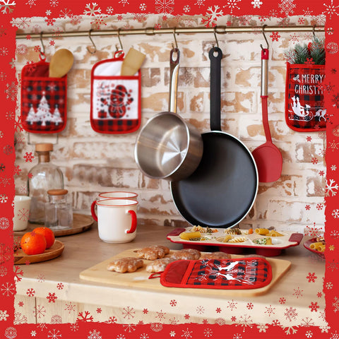 Jingmore pot holder with buffalo plaid featuring gnomes for festive kitchen moments.