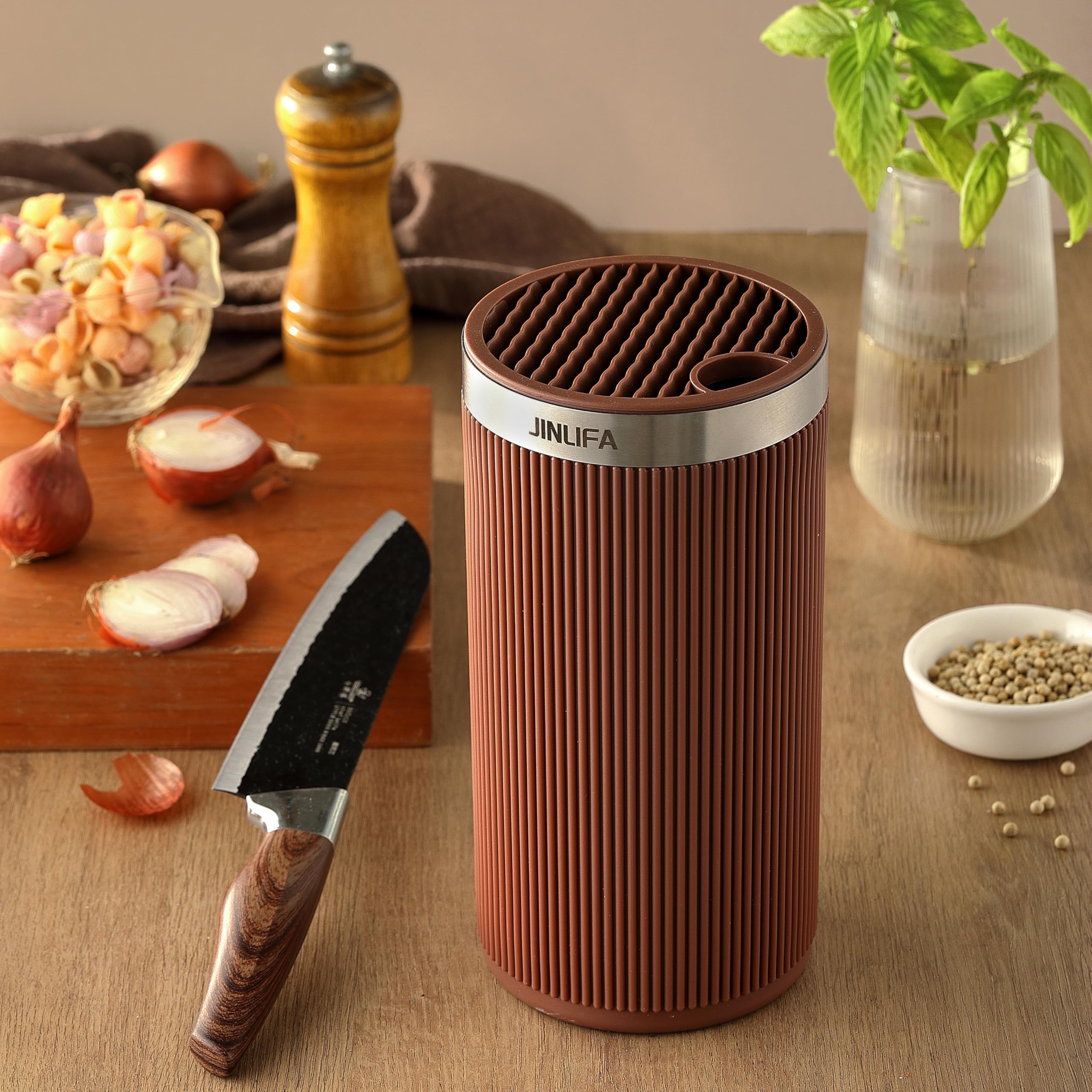JINLIFA vertical knife storage keeps blades organized and within reach.