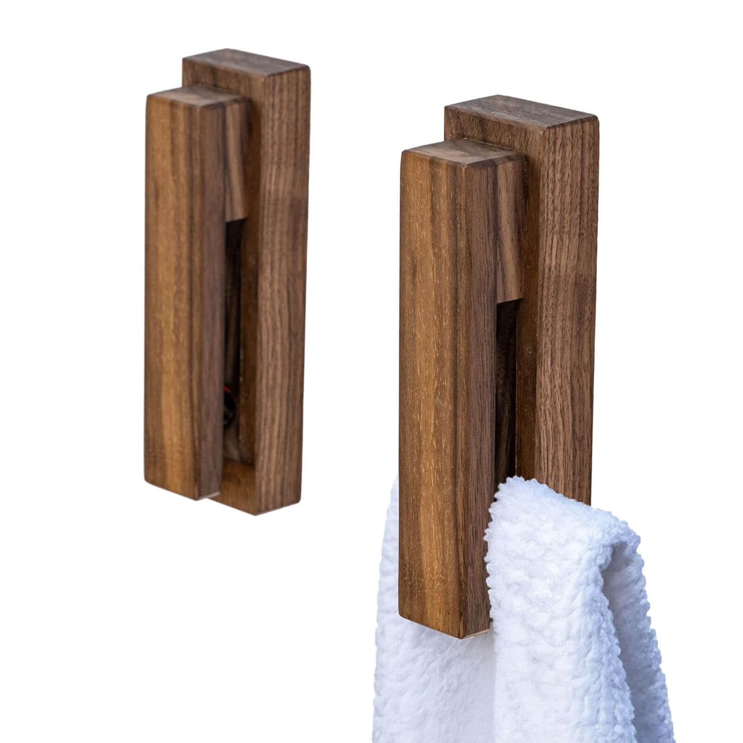 JINMURY wood towel hooks set on wall for clutter-free bathroom storage.