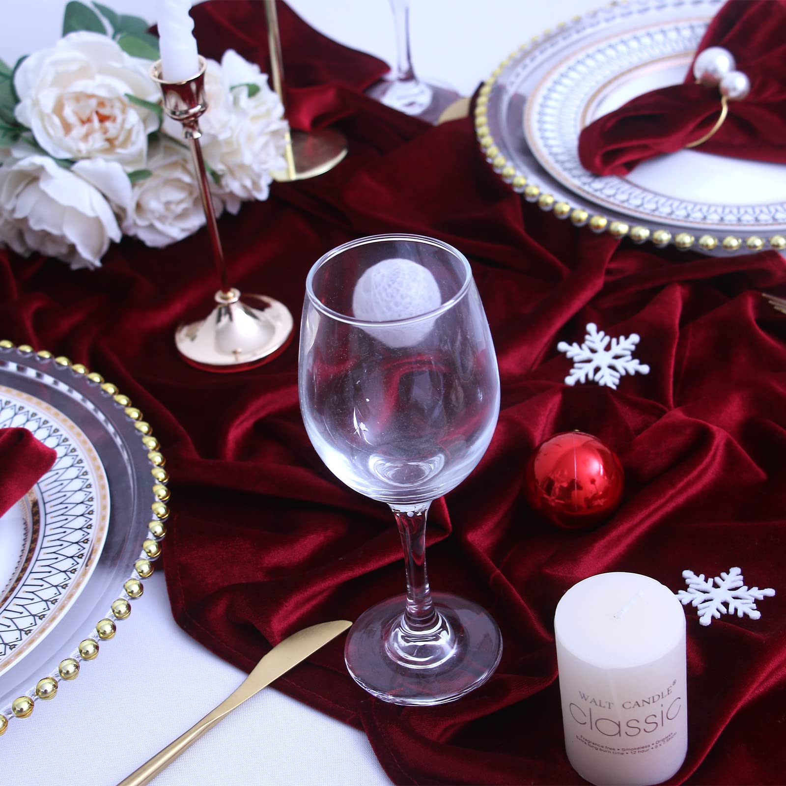 JINVASE burgundy velvet table runner on a long table for elegant weddings.