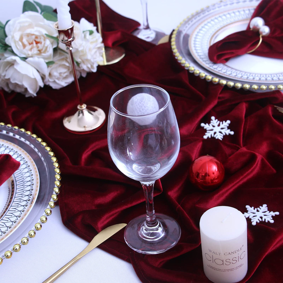 JINVASE burgundy velvet table runner on a long table for elegant weddings.
