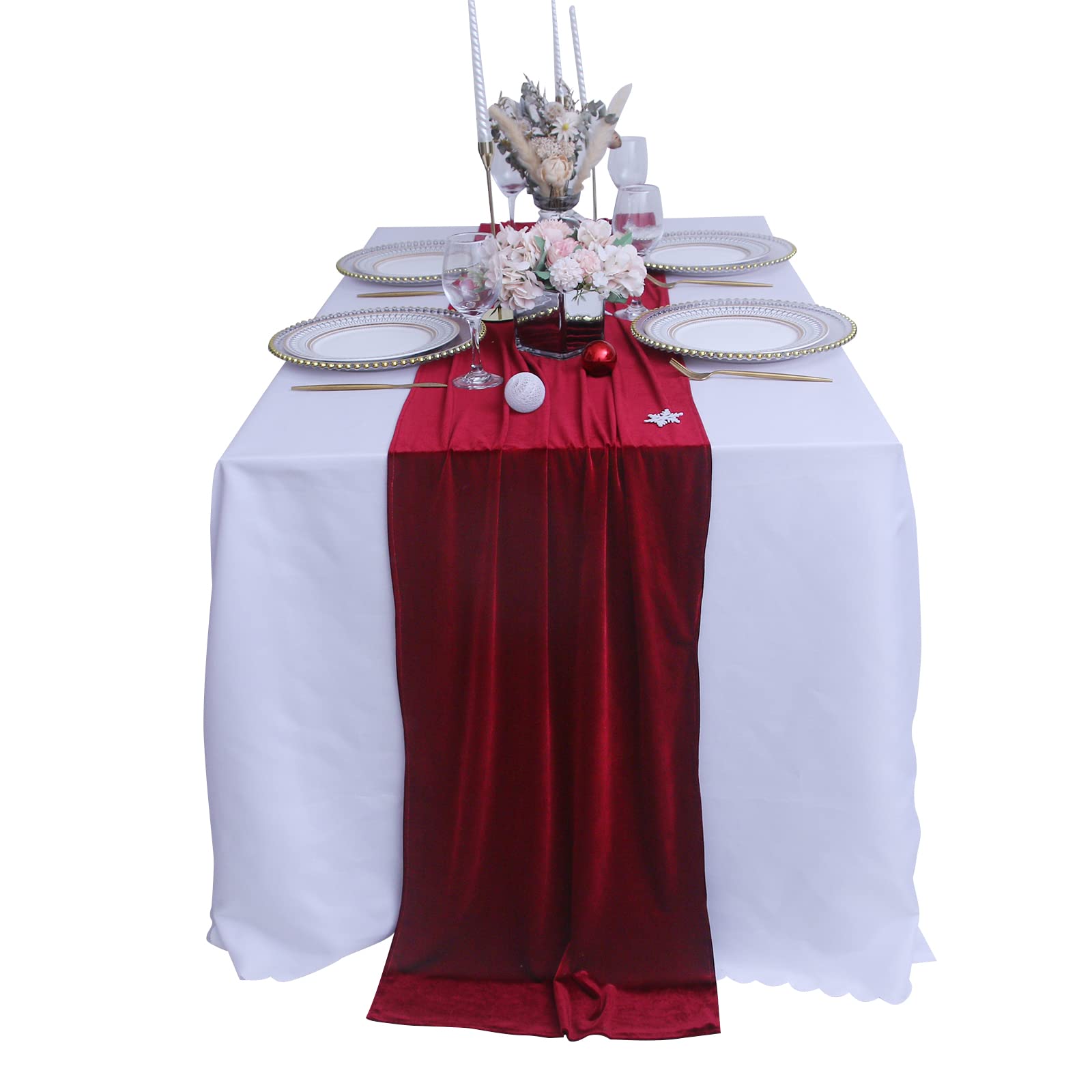 JINVASE velvet table runner on a hotel banquet table with wrinkle resistance.