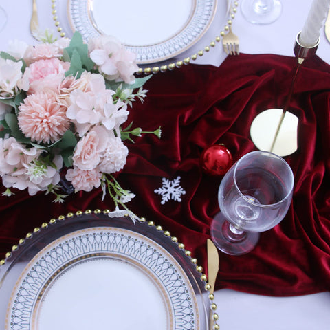 JINVASE velvet table runner in burgundy for wedding decor and celebration.