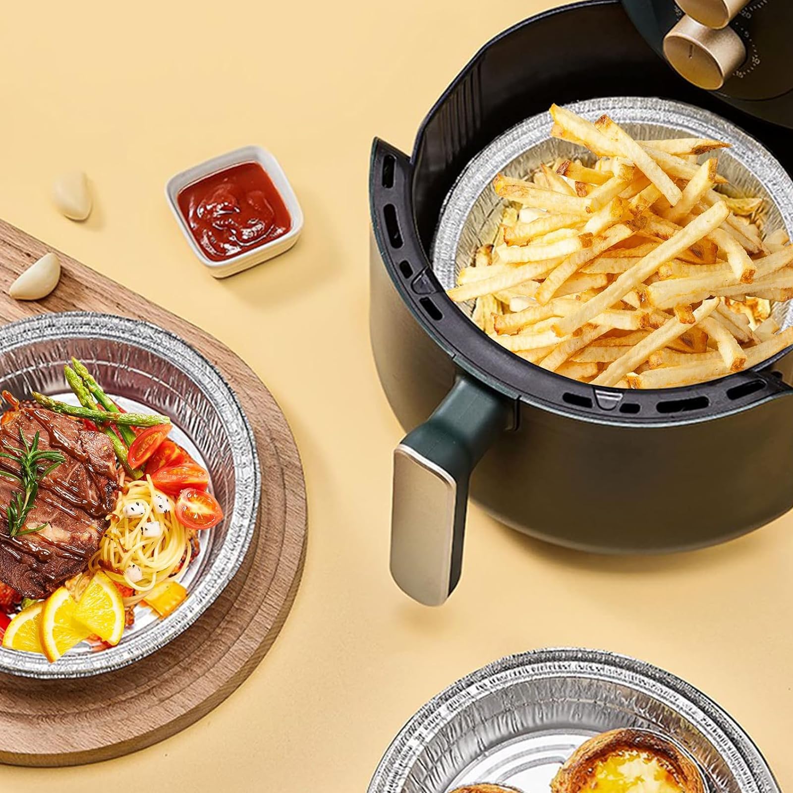 JIUMO heavy-duty aluminum trays ideal for roasting and baking.