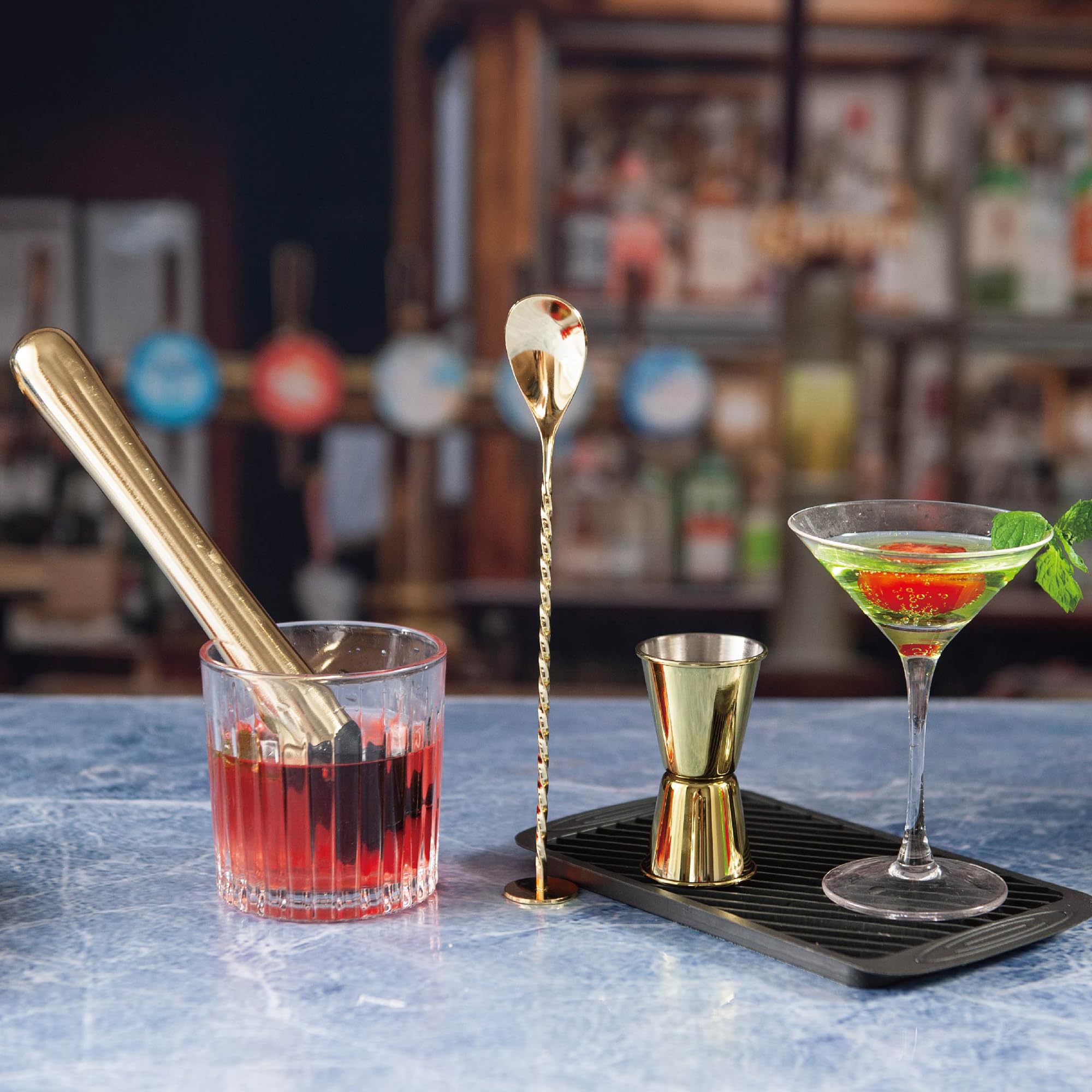 JNWINOG gold jigger 1oz/2oz, precise measurement for balanced drinks.