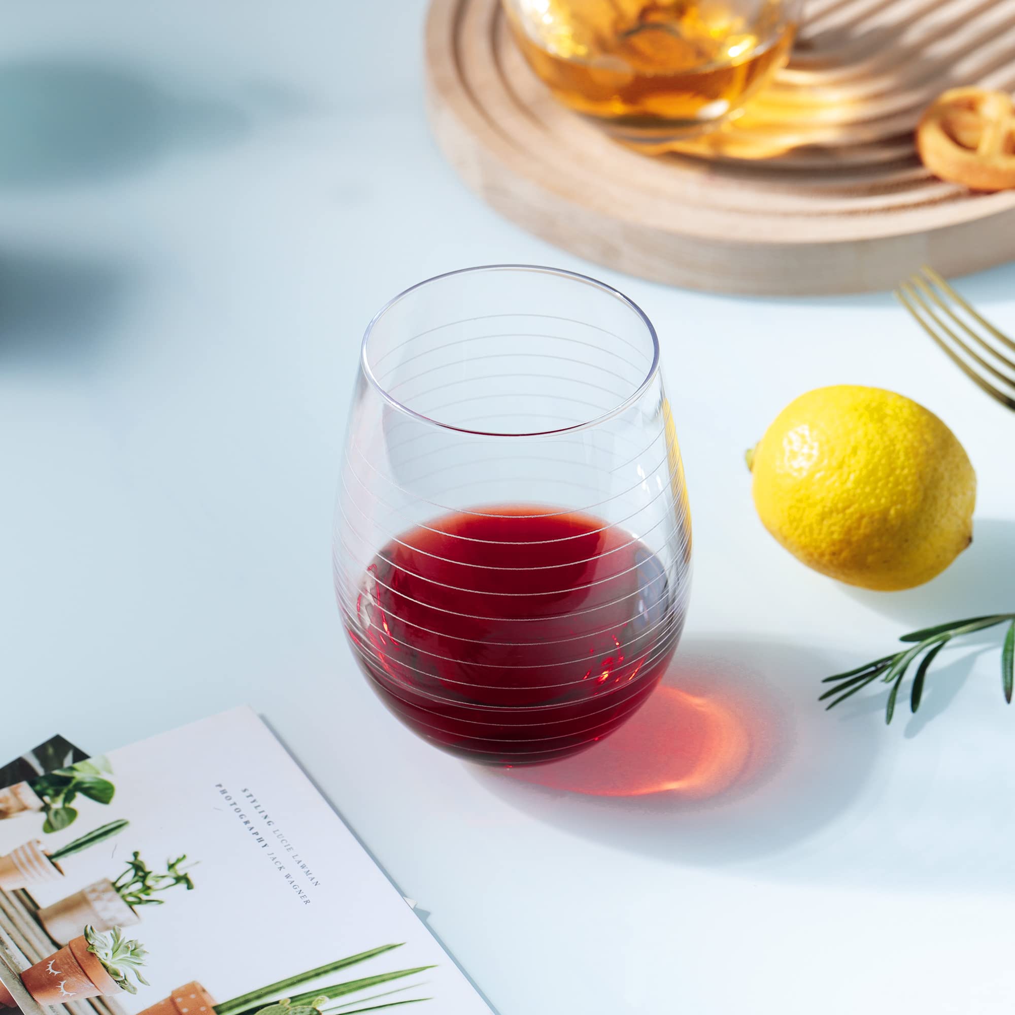 Joeyan large capacity 17.6 oz wine glass for generous pours.