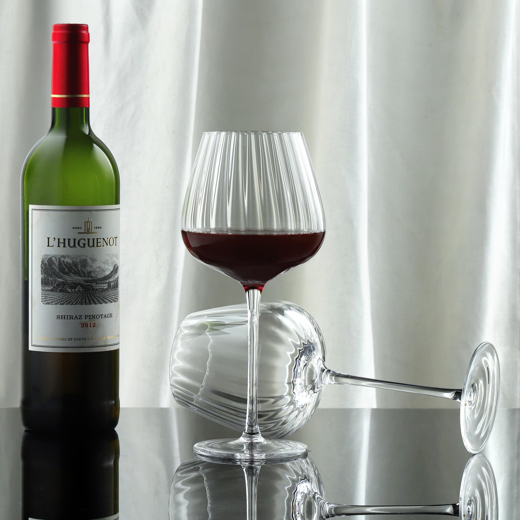 Joeyan large capacity wine glass supports generous pours