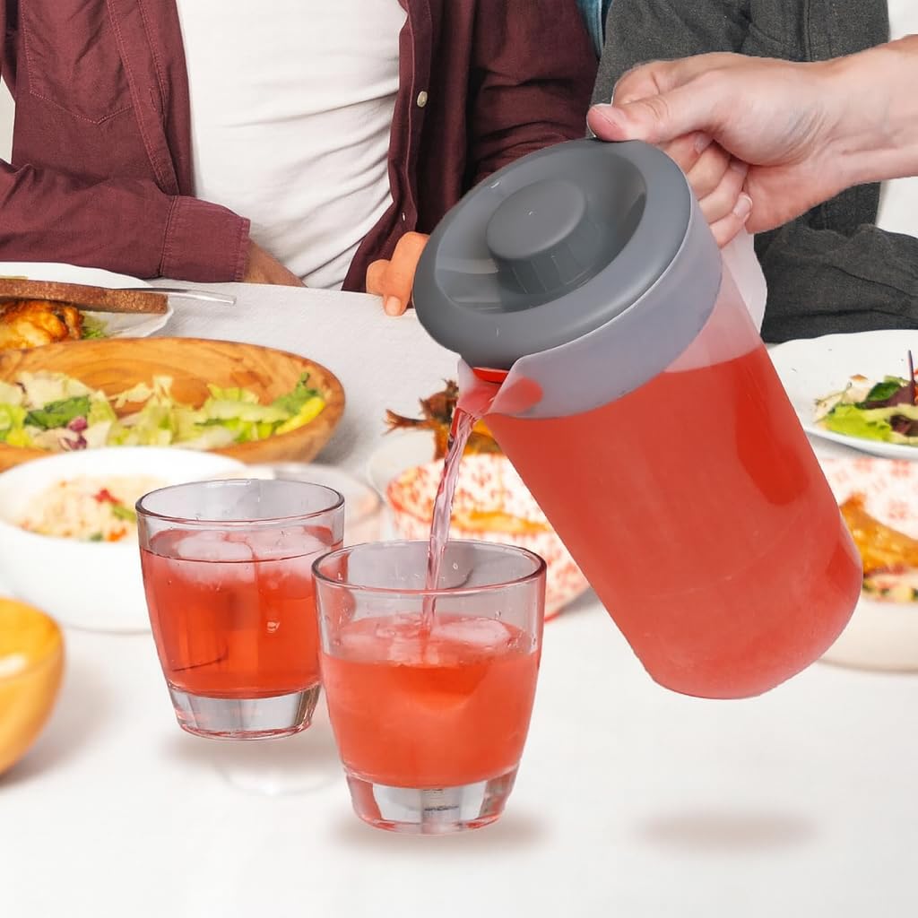 JOEY'Z ergonomic handle aids smooth pouring.