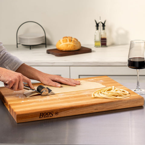 12 lb weight conveys sturdy stability for prep work