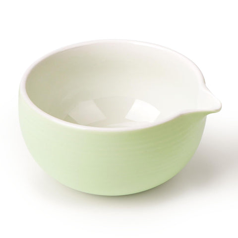 Joiish Matcha Bowl with Spout close-up showing spill-proof pouring for precise whisking