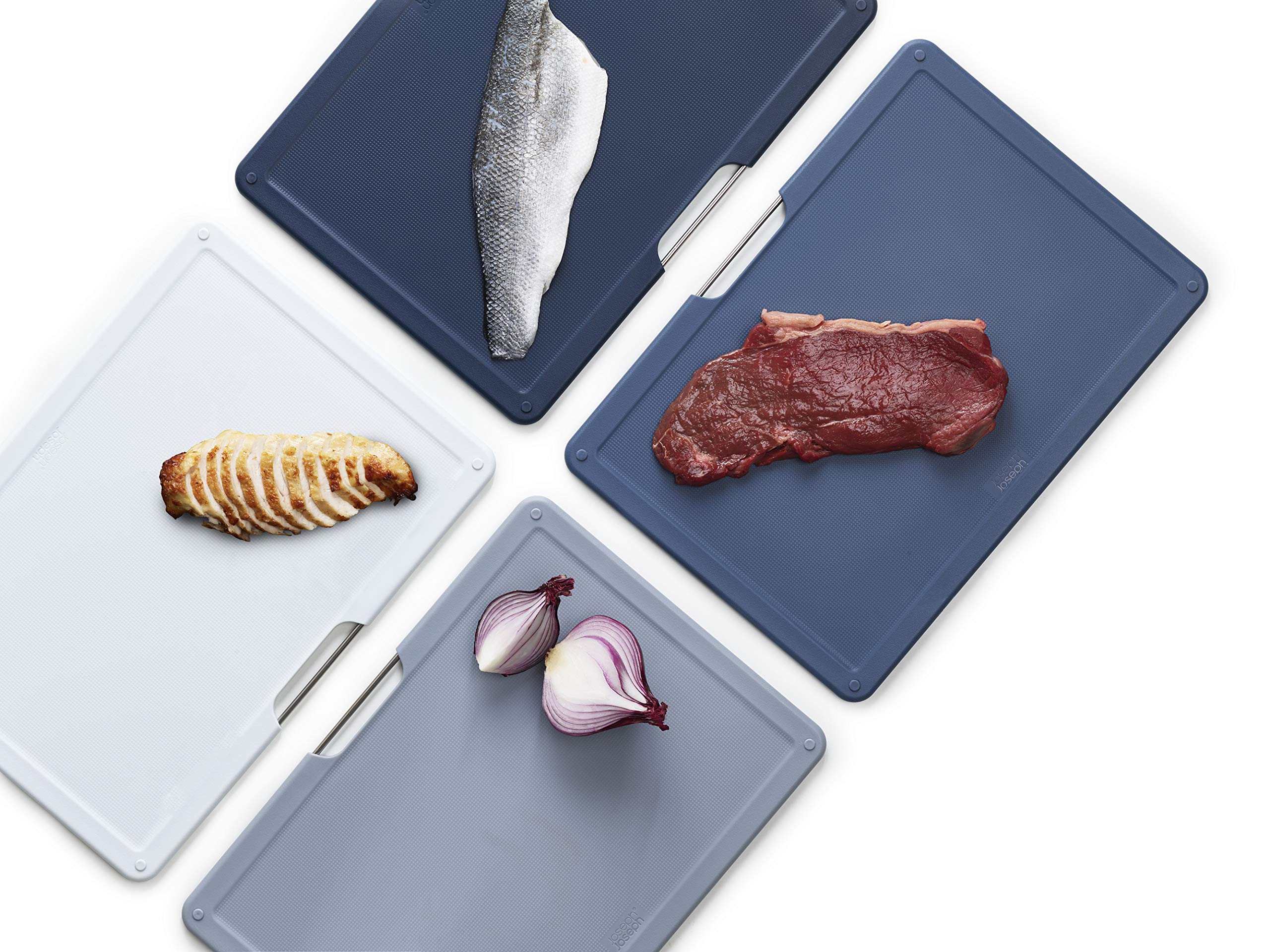 Joseph Joseph Folio non-slip feet keep boards steady on busy counters.