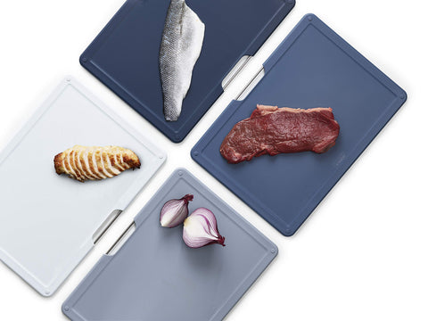 Joseph Joseph Folio non-slip feet keep boards steady on busy counters.
