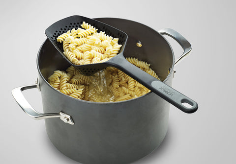Joseph Joseph Scoop Plus Colander drain on pan rim for mess-free draining.