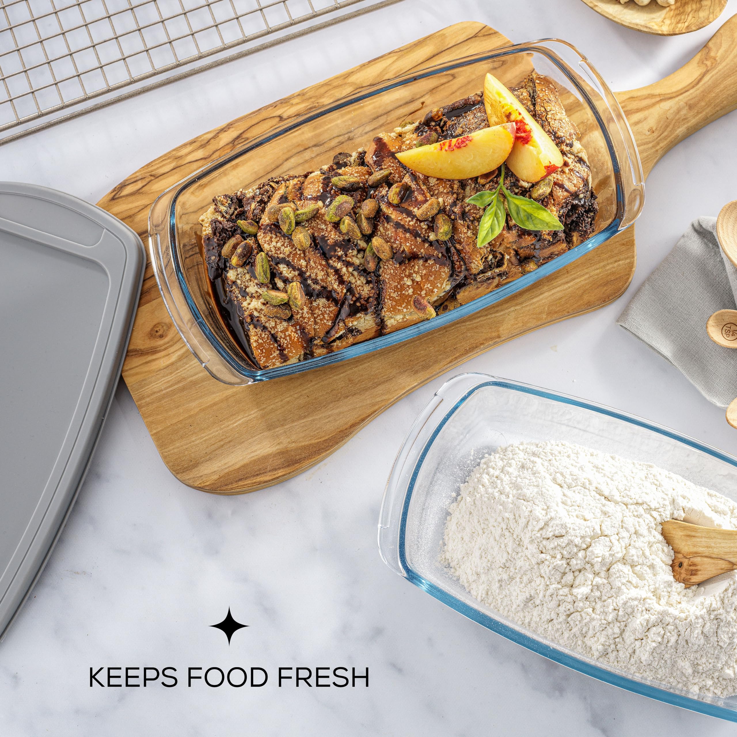 JoyJolt banana bread pan with lid stays moist.