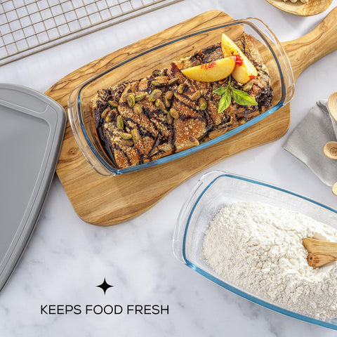 JoyJolt banana bread pan with lid stays moist.