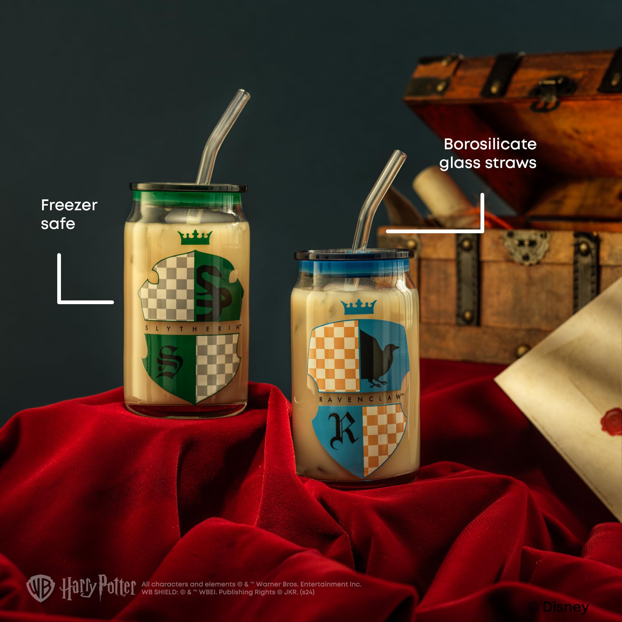 JoyJolt glass tumbler with lids and straws for secure servings