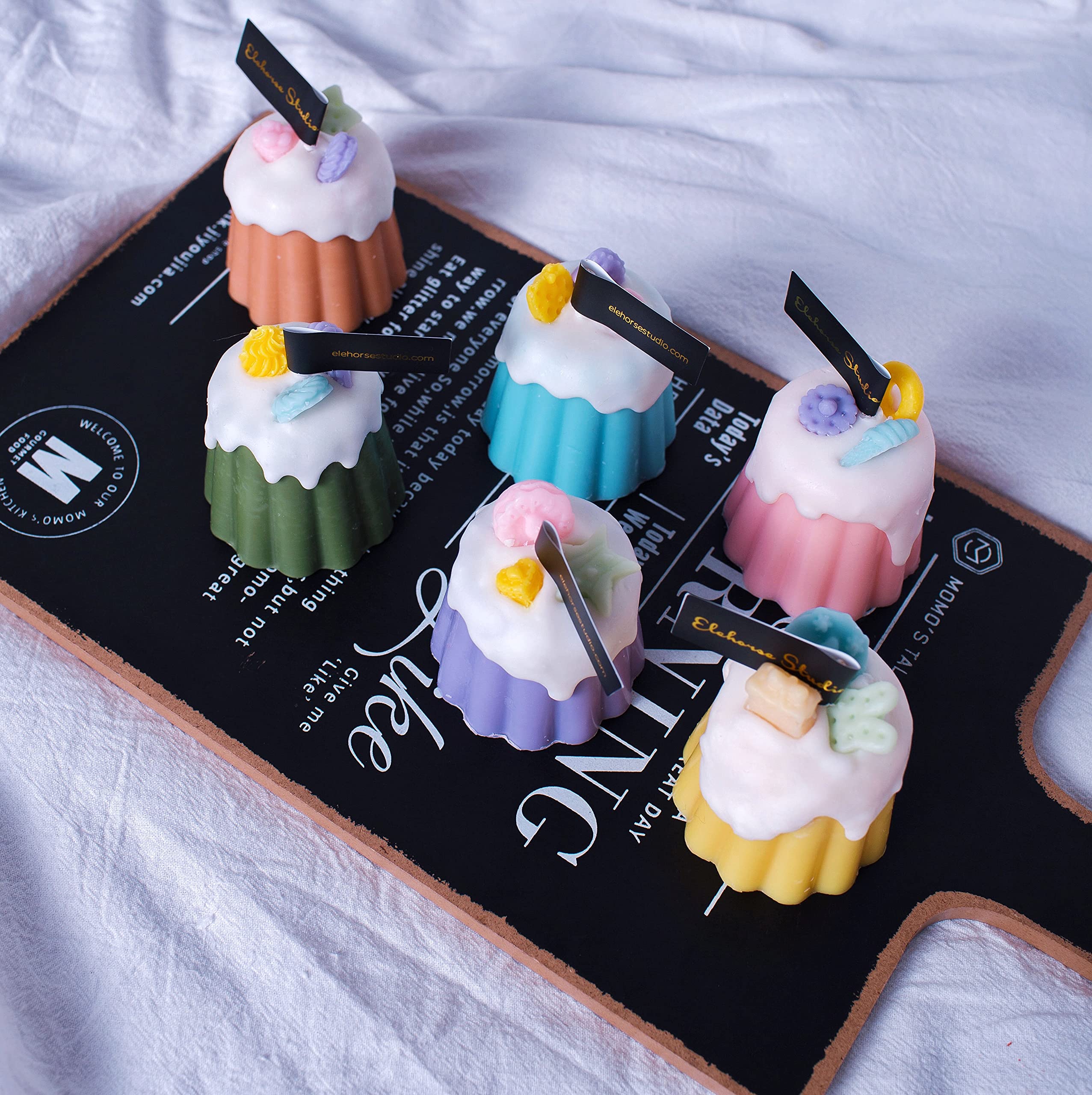 JRVT The Love pan offers easy-clean surface for quick maintenance after baking.