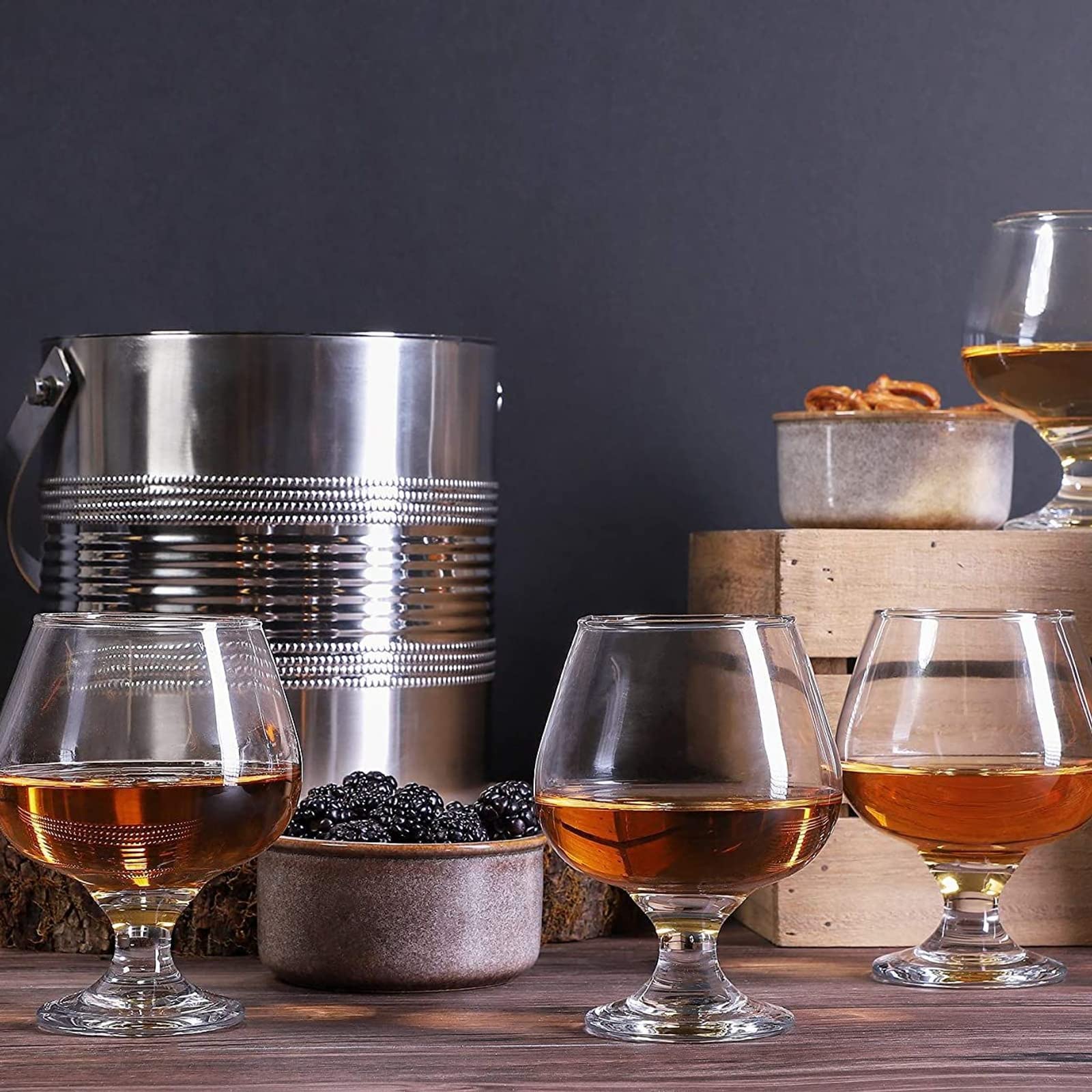 Juvale bourbon snifter 13oz enhances aroma and flavor during relaxed evenings.