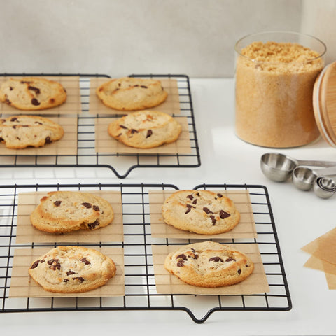 Juvale parchment squares ideal for cupcake boxes, clean liner for festive treats.