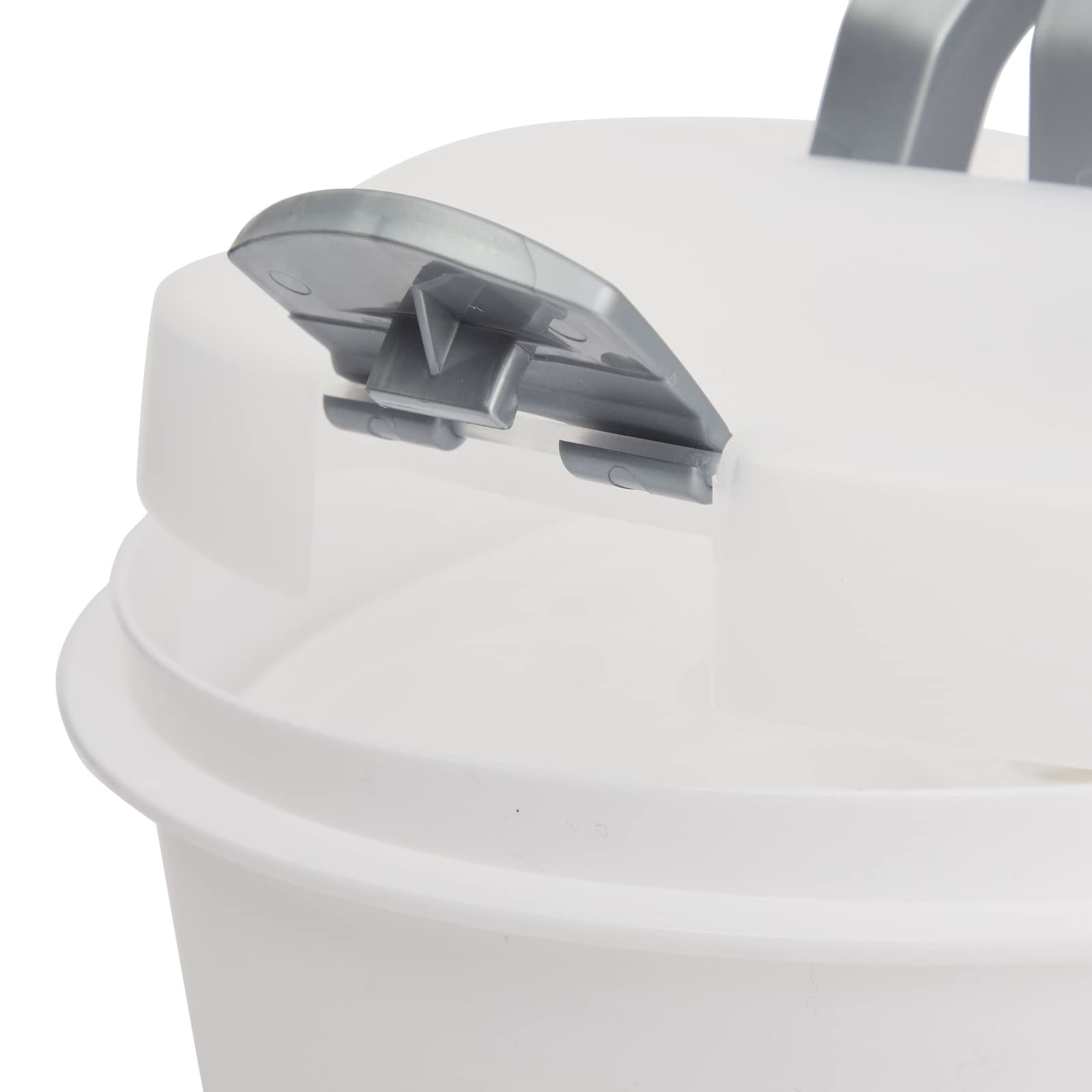 Juvale party dessert carrier with lid ensures safe transport of sweets.