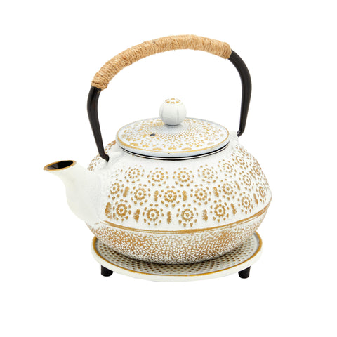 Juvale kettle preserves heat for longer, enhancing tea flavors over time.