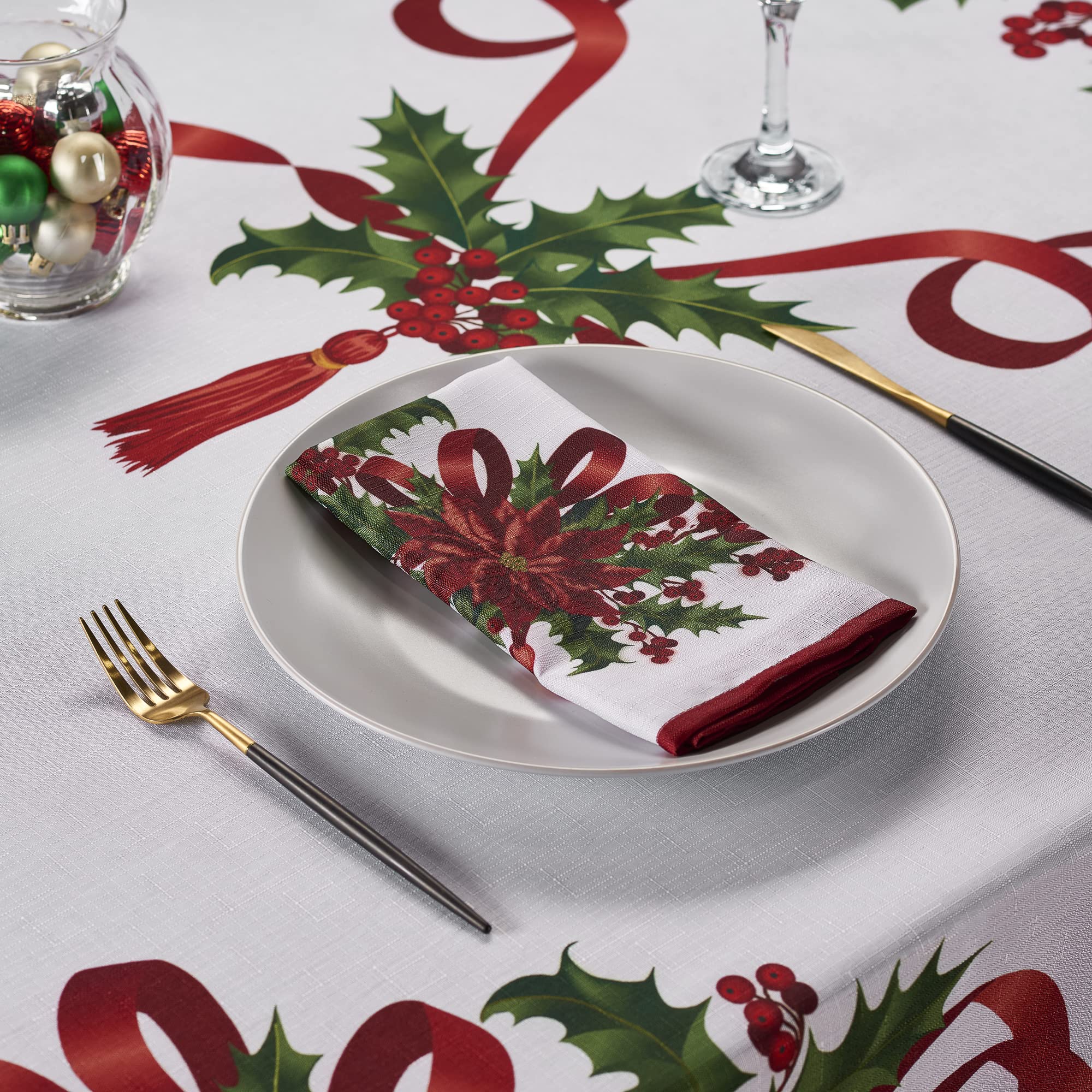 Kadut hemmed edges detail highlights polished finish for formal dinners