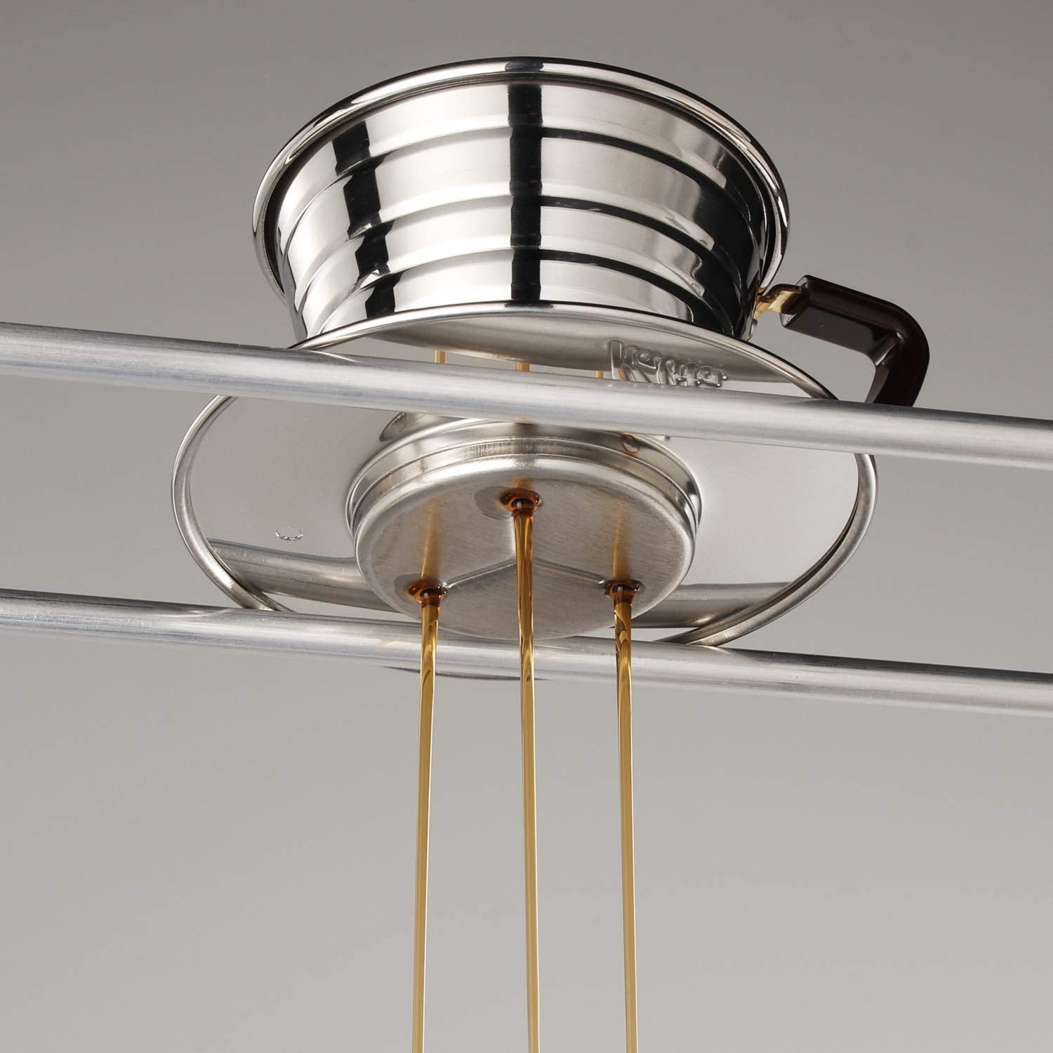 Kalita Wave 155 side view highlights its ergonomic handle and compact form for easy brewing