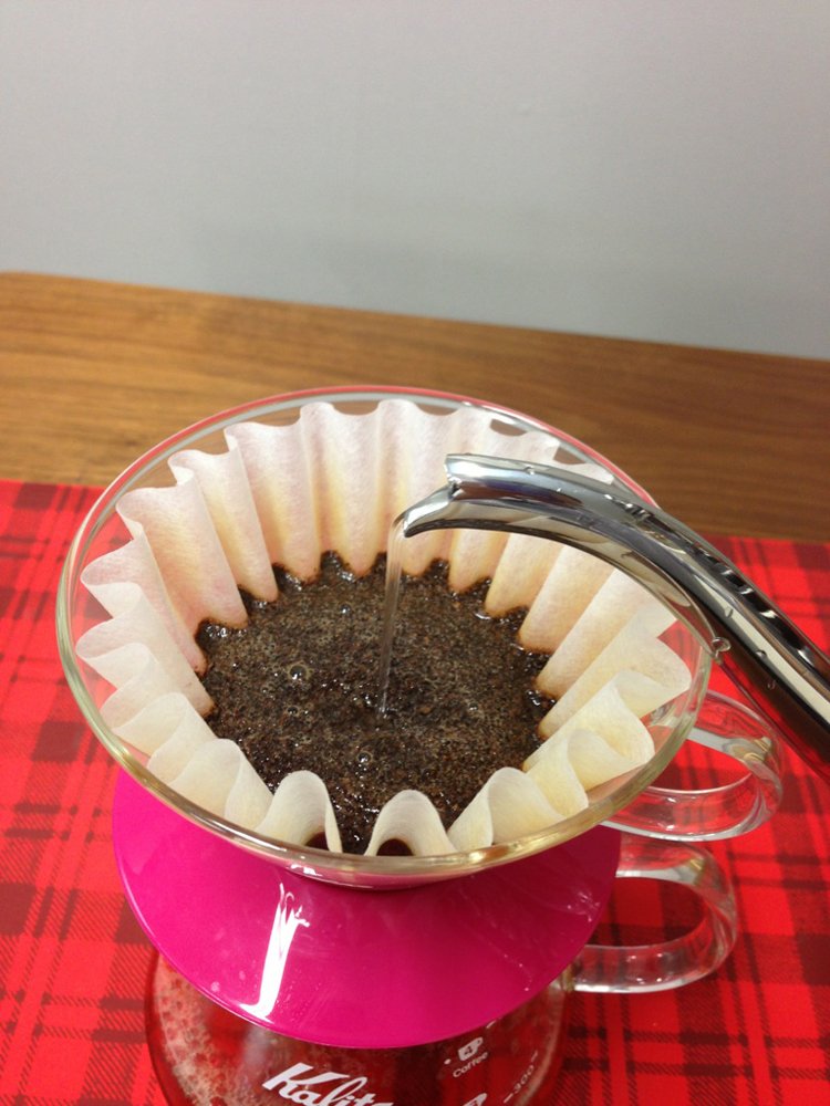 Kalita Wave 185 white filter pack shown for compact brewing setup