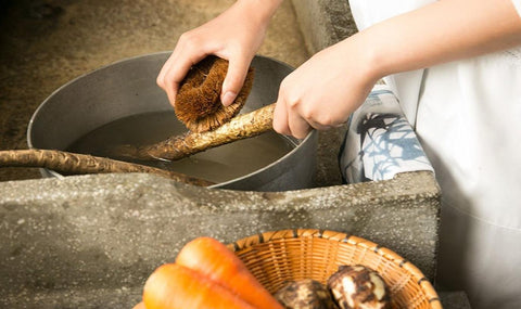 KAMENOKO TAWASHI ideal for cutting boards, removing residue from wood or plastic