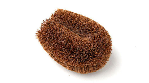 KAMENOKO TAWASHI brush cleans utensils and colanders effectively without harsh chemicals