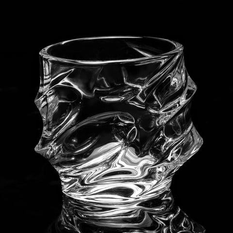 KANARS aroma-enhancing mouth flare helps capture aromas during tasting