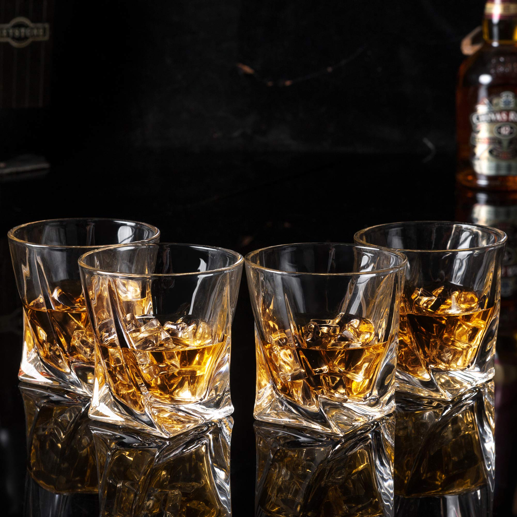 KANARS sleek grip design improves comfort while pouring
