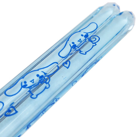 Kaneshotouki cinnamoroll heart clear chopsticks non-slip tip in action.