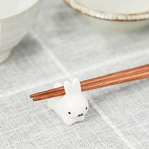Kaneshotouki Miffy chopstick rest decorates dining with white rabbit style.