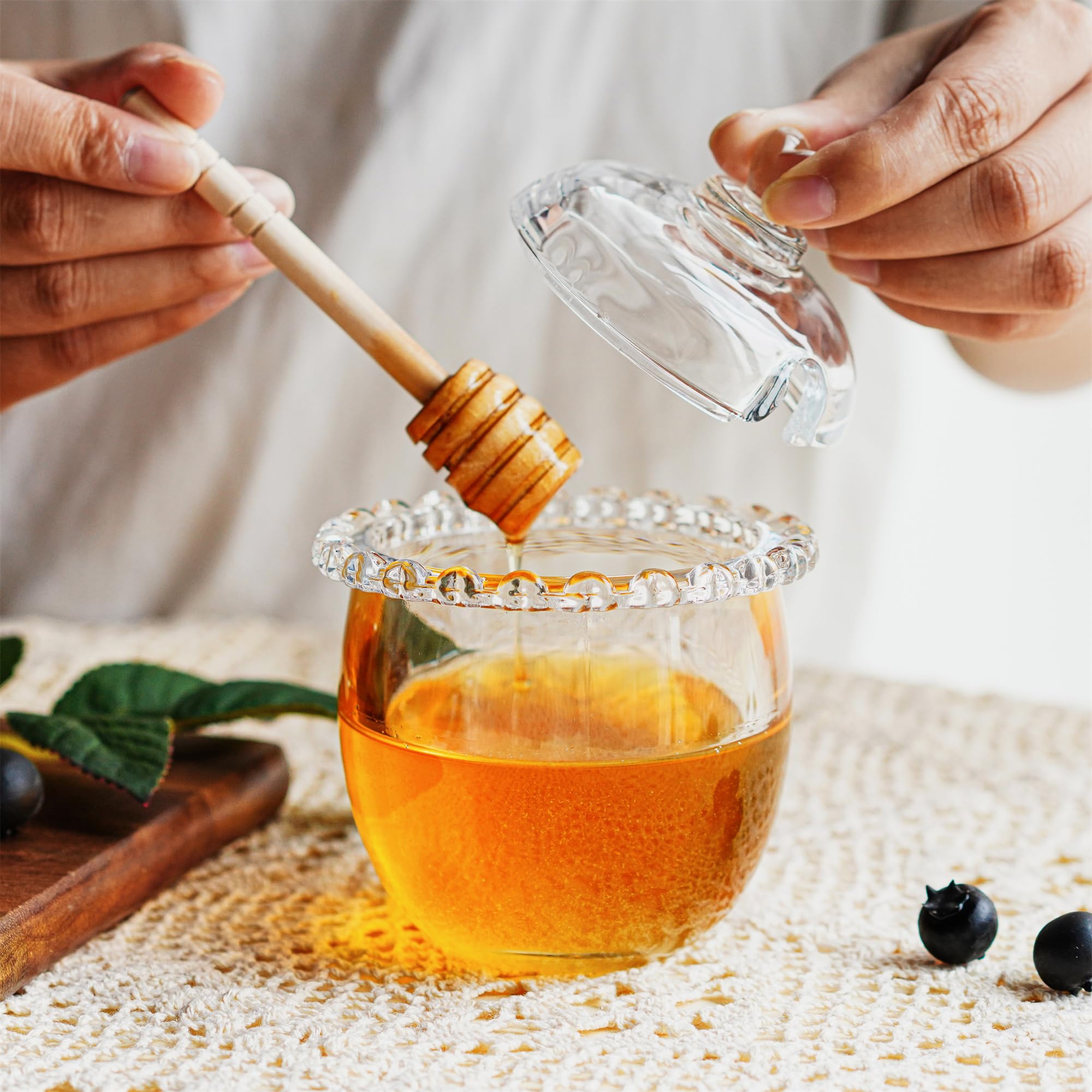 Crystal syrup dispenser design adds elegance to table presentation